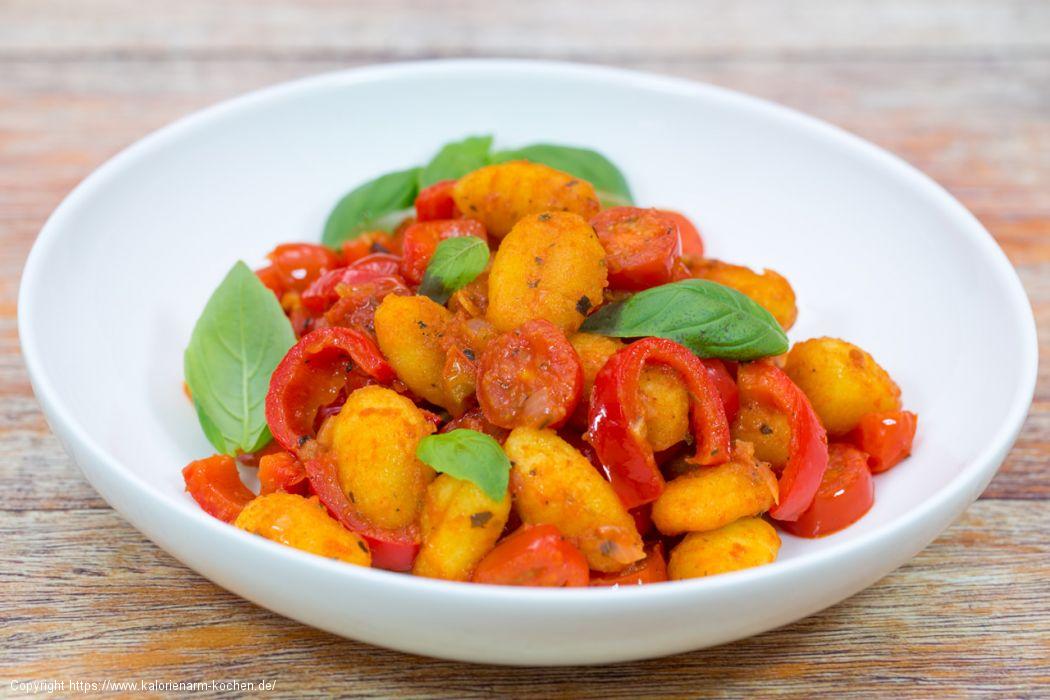 Gnocchi mit Paprika-Tomatensauce